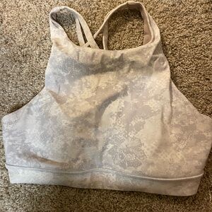 Lululemon sports bra size 2 or 4
